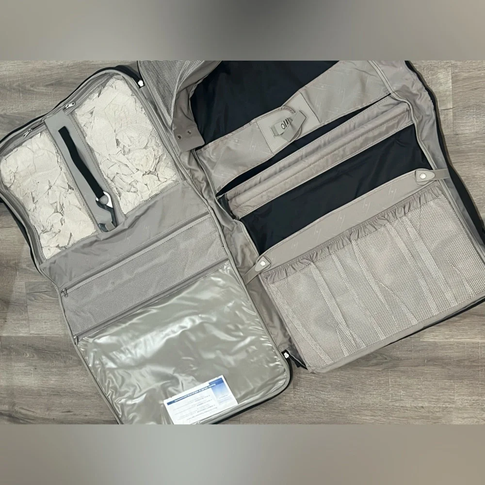 NWT Samsonite 700 Series Ultravalet Classic Black Travel Garment Bag